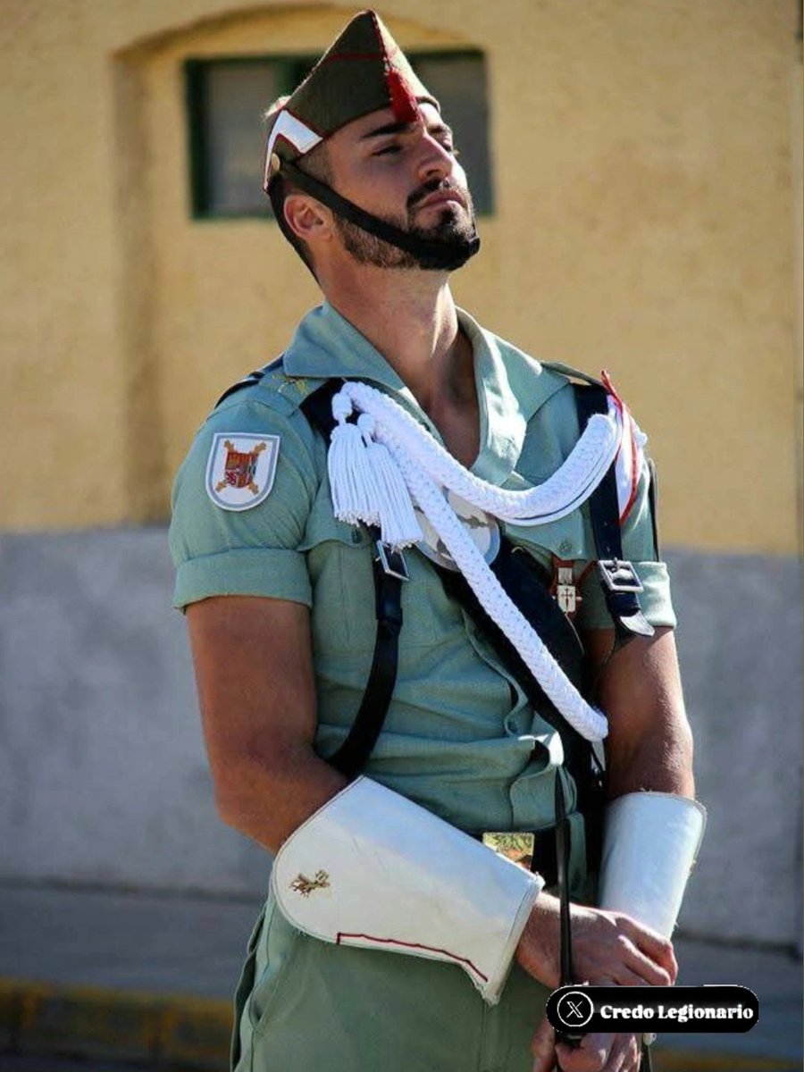 #BuenosDías 

Luminarias de entusiasmo, en tu constante deseo de combatir día y noche, aún sin orden para ello, mar porcelanoso, pendiente, escarcha, tornado y céfiro, en el carisma glorioso donde te encuentras inmerso.
#LaLegión, #LegiónEspañola.