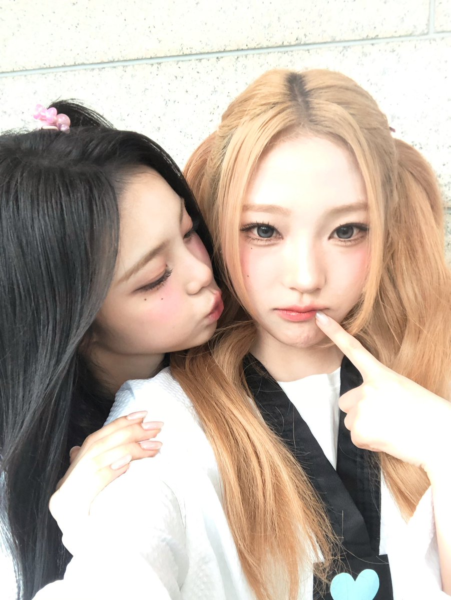 stelria's tweet photo. 다정즈 꺄하 https://t.co/4ee9QiVKB1