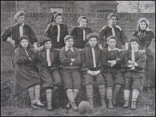 El British Ladies Football Club fue el primer club de fútbol femenino. Se fundó en Londres el 1 de enero de 1895.

Antes ya se habían jugado partidos en Escocia entre mujeres (solteras vs casadas o inglesas vs escocesas), muchas veces interrumpidos por insultos y agresiones.