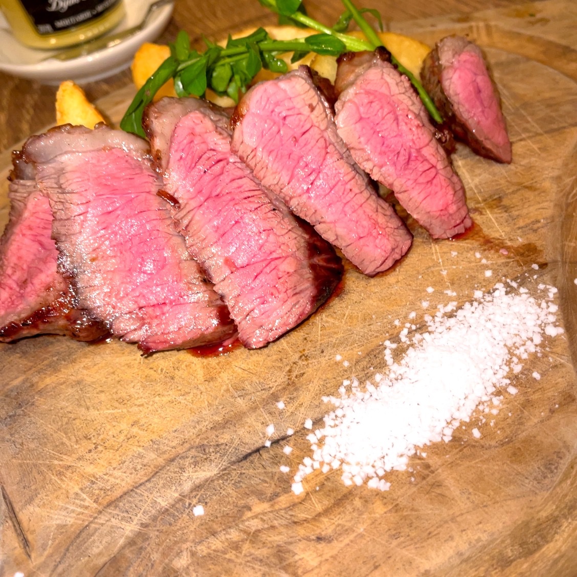 lu2665_bp's tweet photo. お気に入りのお店で…🍸😤🍖 https://t.co/6kBxWaqFom