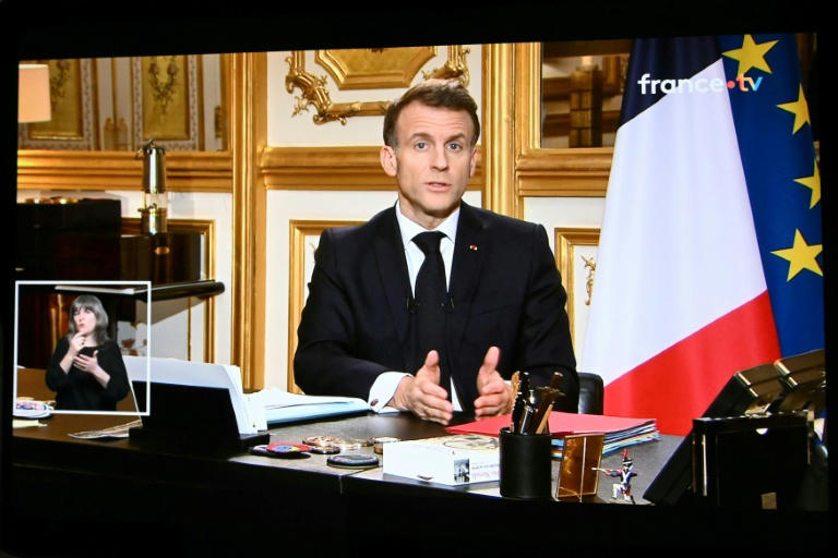 YvesDON's tweet image. 2)@EmmanuelMacron ??? Ce sont là des Questions pertinentes du #Journaliste d'#i24News #MathiasInbar, qui dévoilent toute la vérité abjecte de l'alliance #France-#Liban.. et #Hezbollah !!! Cela ne peut plus durer. #Macron doit y répondre car #Israël ira jusqu'au bout de la Lutte✌️