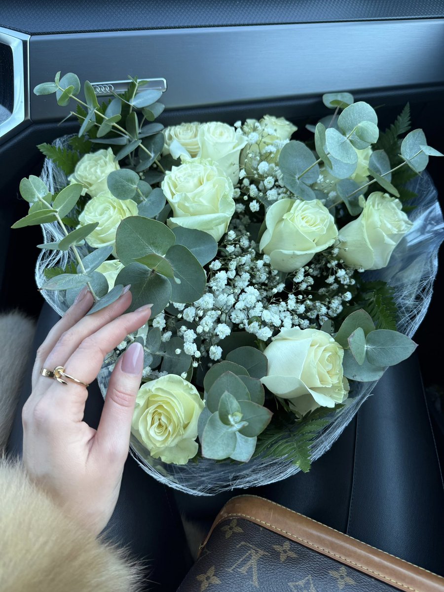 Nika🪽 tweet media