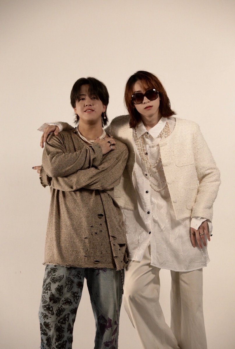 caiki_official's tweet photo. 主演のちせちゃん。
そしてゴンちゃん。

本当に沢山の方の力があって、この映画が完成しました。

まじですごい人数の方が関わってくれた。

ハッキリと言います。
無料で見れるクオリティじゃないです。
僕は泣きました普通に。

これを脚本から何から生み出したLUKEを改めて尊敬します。

やっぱ俺の相棒は天才でした。

コメント欄やSNSがみんなの感想で埋め尽くされることが、何よりの幸せだと思います。

みんな楽しみにしてていいよこれは。

最後にLUKE本当にお疲れ様。
そしてCAIKIという物語の中にこの作品を生み出してくれて本当にありがとう。

くそ懐い写真置いとこ。

@__luke_japan__