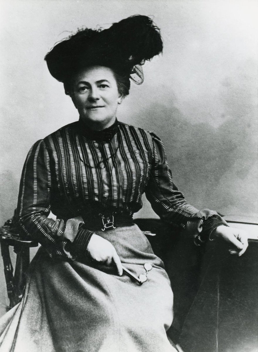 CerfiaFR's tweet photo. 🇩🇰👩‍🦰📅 FLASHBACK | Le 8 mars 1910, lors de la conférence socialiste de Copenhague, la présidente de l’Internationale socialiste des femmes Clara Zetkin, soutenue par la militante russe Alexandra Kollontaï, propose la création d’une Journée internationale des femmes avec l'objectif d'obtenir le droit de vote.