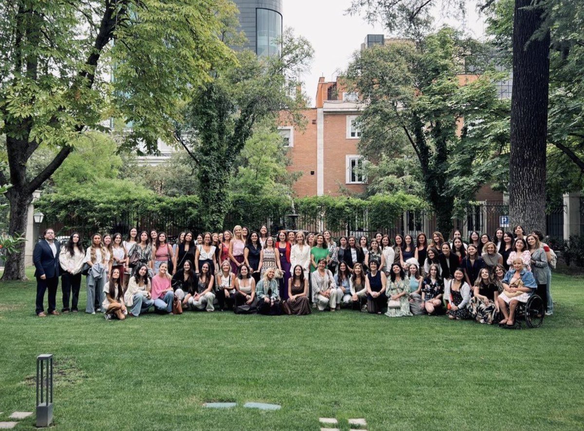 FundacionCEOE tweet media