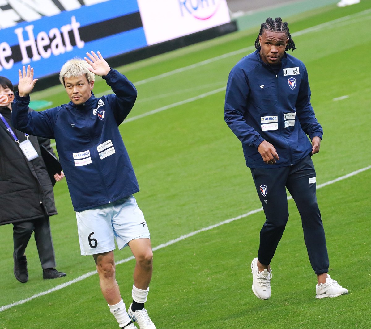 長崎戦
①当たり前のようにゴールを決めるヒュメット🔥
②③中谷の同点ゴール
半田くんの劇的ゴールで
暫定首位浮上🌠
2人とも鉄人過ぎるし
左サイドも出来る半田くん本当にスペシャル✨
④ジェズス、江川くん無茶苦茶成長してて脅威だった👏
ガンバ戦以外ではいつでも応援してるよ。