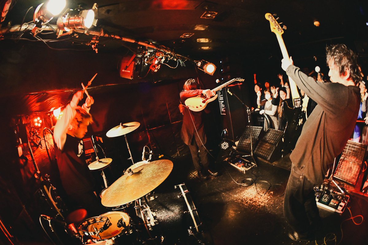 S H O Z O tweet media