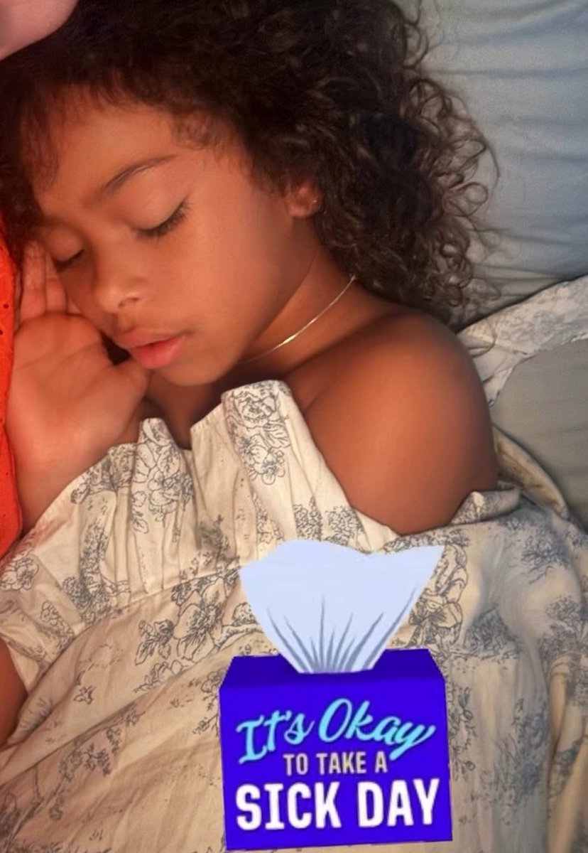 Tengo a una enfermita acostada a mi lado.

#BuenosDías