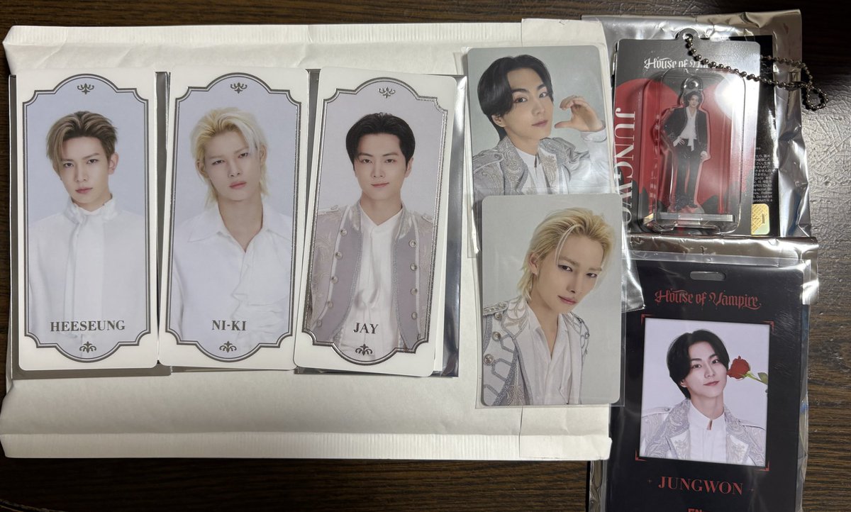 __sun_hoon's tweet photo. ENHYPEN House of Vampire
トレカ アクキー 交換

譲 ジェイ　ジョンウォン　ヒスン　ニキ
求 ソンフン
AR PHOTO.購入特典のみソヌも求めてます

郵送交換希望📮
お気軽にお声がけください🙇

#ENHYPEN交換 https://t.co/CT69shgR1u