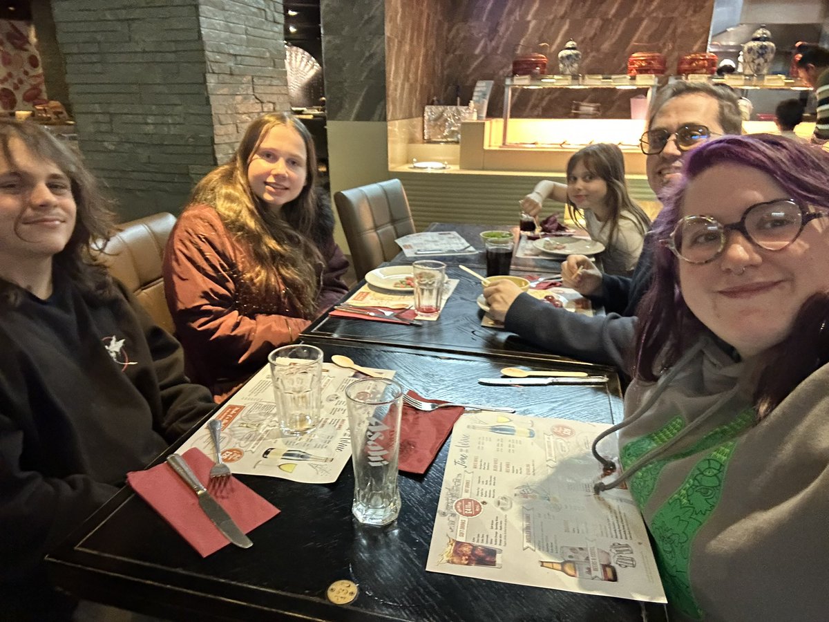 Jupiter_Hadley's tweet image. Big buffet dinner! #dinner #buffet