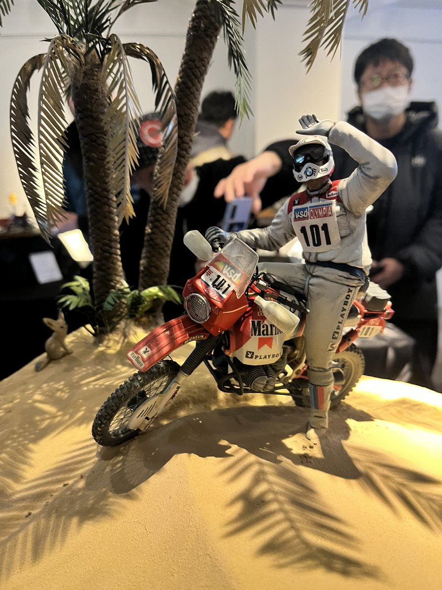 ナカノギンザギャラリーにて開催のバイク＆フィギュアの展示会、第2回 マカロニライダースクラブ ミーティングに。
バイクのプラモデルなんですが、目に鱗。言葉にならず。素晴らしい作品ばかりです。
作家さんにお声かけようもギャラリーがいっぱいでした。