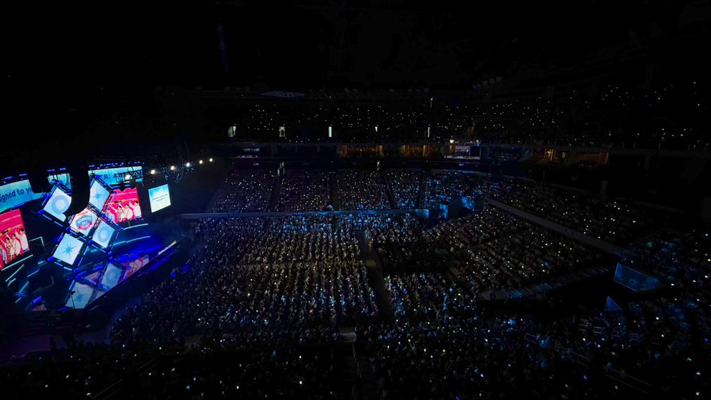 philconcerts's tweet photo. MOAs at MOA Arena 💙 The arena is excited to light up and cheer loud for TXT tonight!

💙🧡 #DunkinPH_WondersAt553 #DunkinPH_TXT #TOMORROW_X_TOGETHER #TXT @dunkinph @cnca_media https://t.co/y66oDA92FK