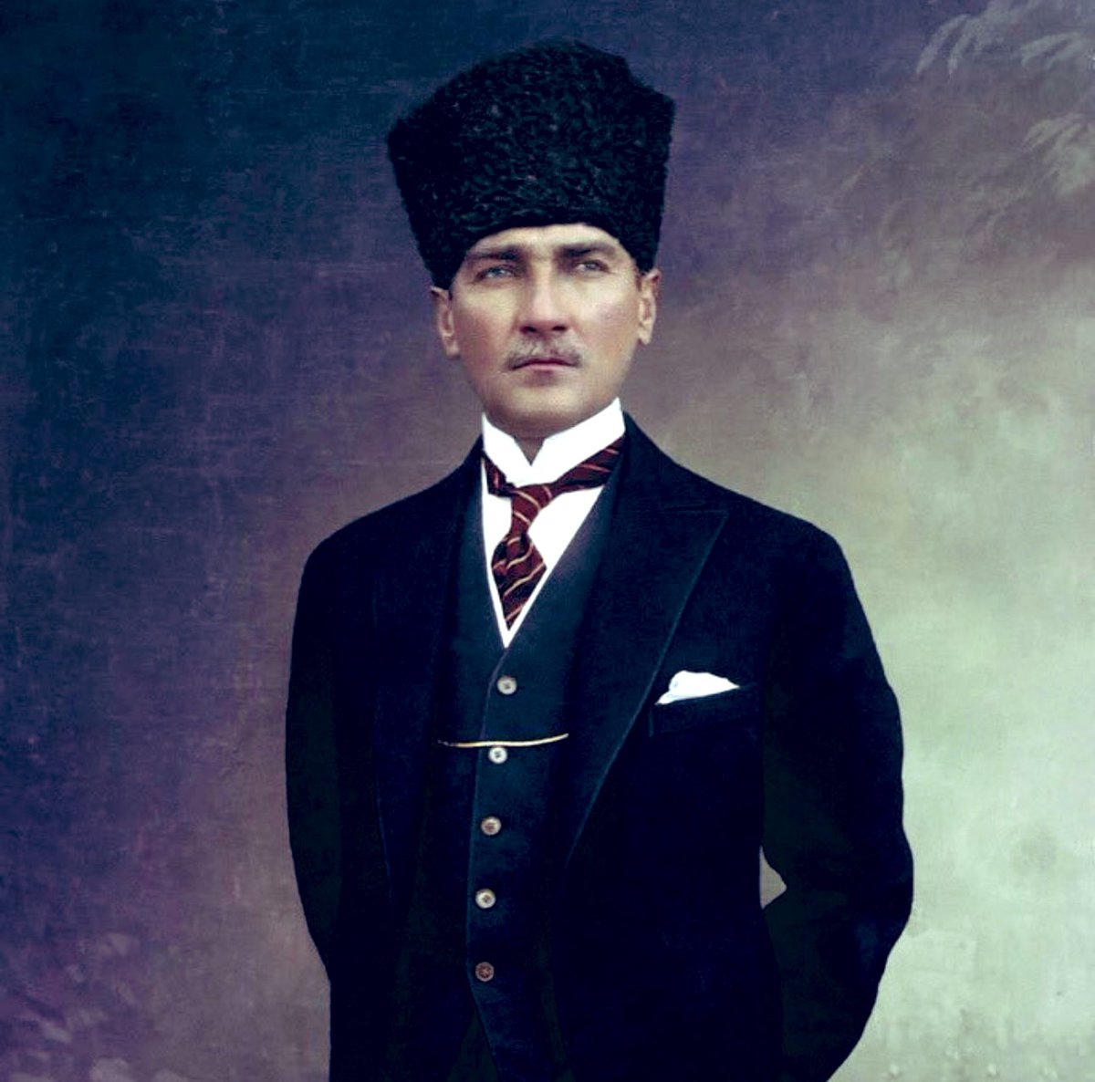 İspanyollar'ın Türklerle dostluğu pekiştirmek için Atatürk resimleri paylaşması, Cumhuriyete 24 yıllık reklam arası veren CIAsal İslamcıları kudurtmuş!..

🇹🇷🇪🇸