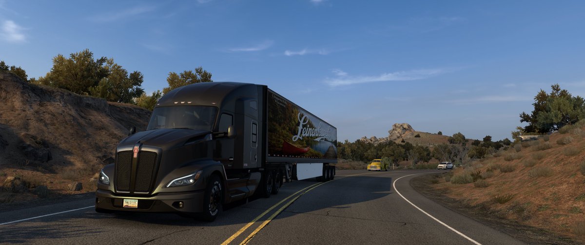 ats_ryoryo's tweet image. 今日の配送は結構マップ埋めれた気がする😁事務用品18t
この丸い畑は何を作ってるんだろ😁

#ATS #AmericanTruckSimulator
#Kenworth