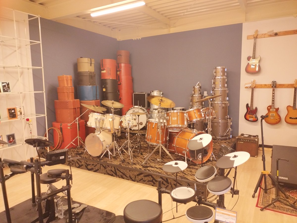 鳥取市のスタジオZone様にご挨拶させていただきました！
スタジオ内にChao's Mallの名刺も置かさせていただいております🤩

鳥取市の皆様、是非ともZoneに行ってChao's Mallの名刺を受け取ってくださいね✨

👇️Zoneの情報はコチラ👇️
instagram.com/z_one450?igsh=…