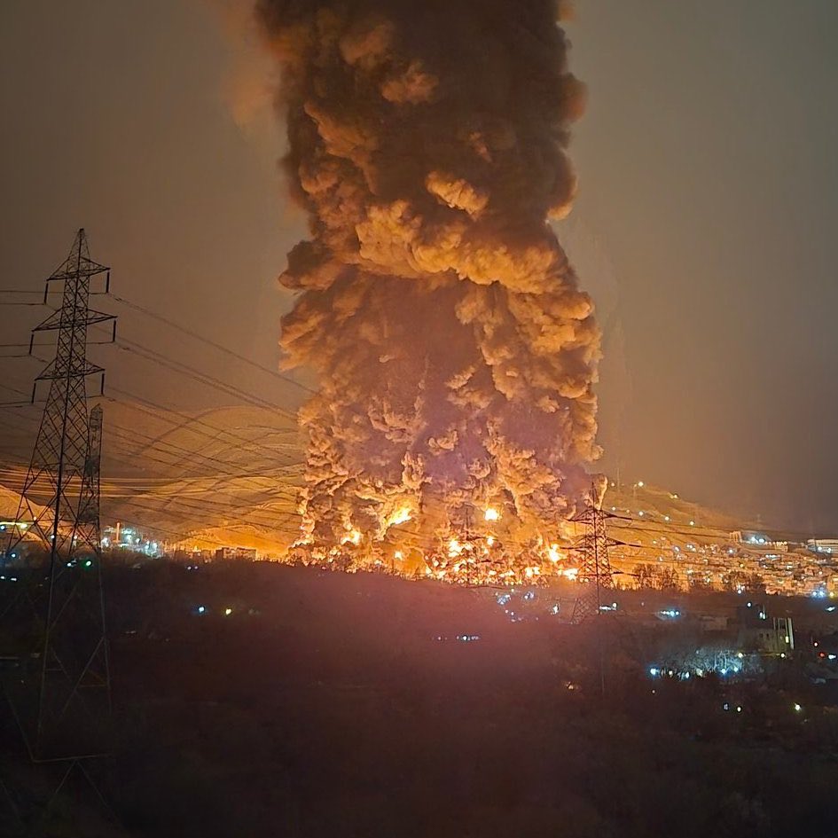 kryptolabPL's tweet photo. Piękne podsumowanie europejskiej głupoty.

Może te słomki i nakrętki nie robią nam aż takiej krzywdy, a kopciuchy jednak nie są największym zagrożeniem dla świata? 🫣😂 https://t.co/TIFD6PbyaS