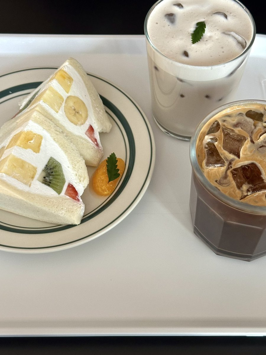 havenotastee's tweet photo. 산도가 맛있더라 !!!♡♡
팬케이크 나오자마자 자르는 느낌 .. 환상적이야🥹 https://t.co/VdR86DycMS