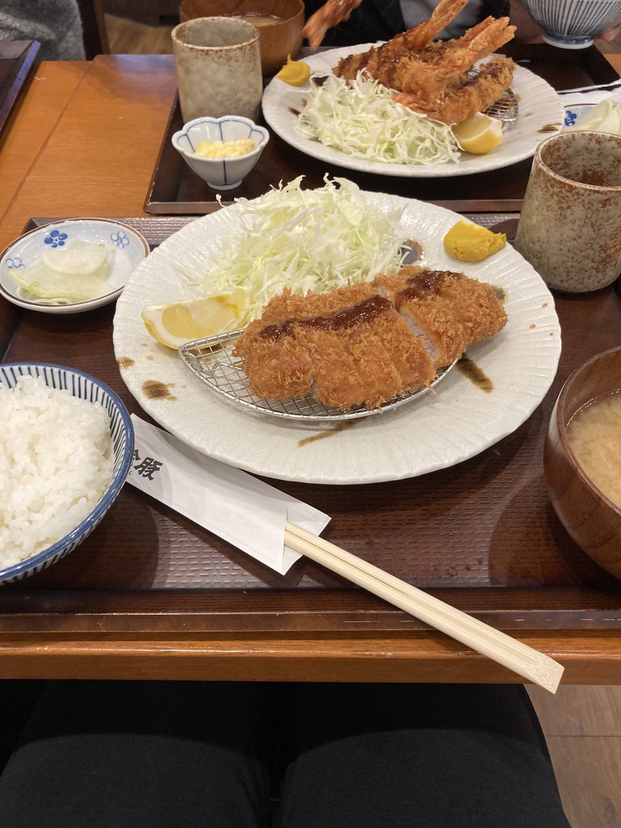 divir66023's tweet photo. 高校の時の友人と会ってきたー
自分はまだ一応学生だけど、話聞いてるとみんな社会人なんだなーって実感したわ
次は自分の仕事が安定して休みが取れたらで！ https://t.co/URIOt2JHdU