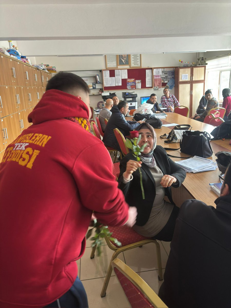 uAUNINigde_'s tweet photo. 8 Mart Dünya Kadınlar Günü’nde; hayatın her alanında emek veren tüm kadınların gününü kutluyoruz. 🌹

#ultrAslanUNI #uAUNINİĞDE https://t.co/UufYVbiztb