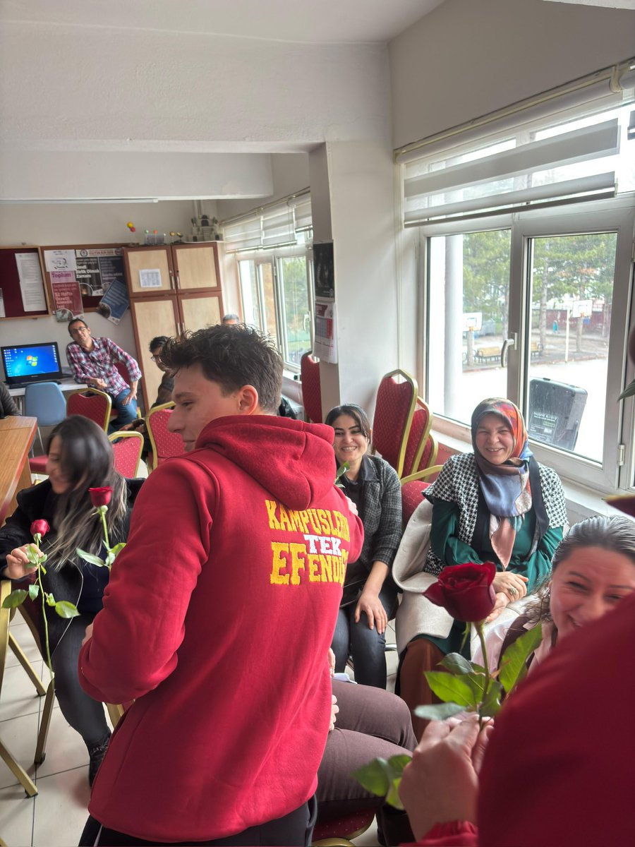 uAUNINigde_'s tweet photo. 8 Mart Dünya Kadınlar Günü’nde; hayatın her alanında emek veren tüm kadınların gününü kutluyoruz. 🌹

#ultrAslanUNI #uAUNINİĞDE https://t.co/UufYVbiztb