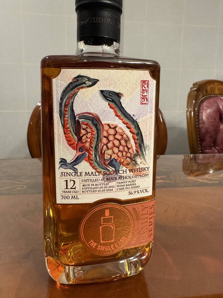へへ…買ったもんね…美味しく飲むもんね…既にバーエルギンさんで飲んだから味がおいしいのはわかってる…けど、やっぱり楽しみ😋
ラベルもいいですね！
#ウイスキー
#シングルキャスク