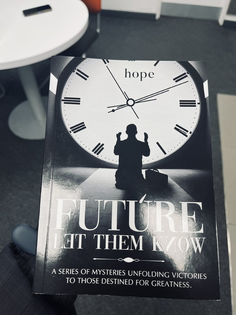 hope_kristoff's tweet photo. There’s a man in front of the clock.
#IAMBEAR🐻
#FutureLetThemKnow📚 https://t.co/n6xQP8c5oJ