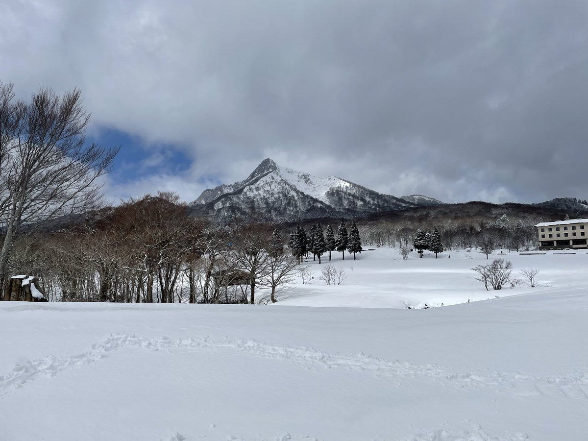 奥大山で雪山講習を受けてた
座学に加えて弱層チェックや三種の神器の実践など
ちょっと賢くなった