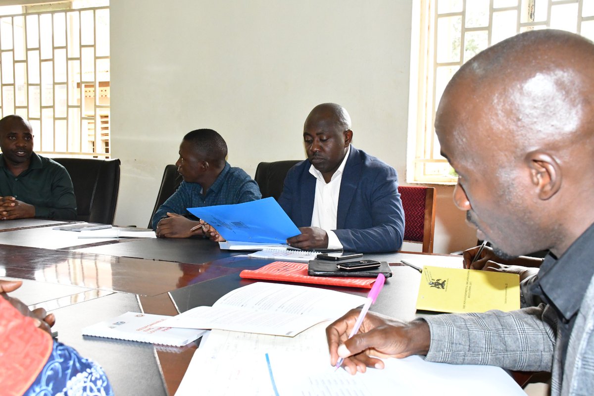 Somerouganda09's tweet photo. On Friday, March 6, 2026, Somero Uganda met with the Lyantonde District NGO Monitoring Committee to introduce the #REALFATHERS project. The committee commended the initiative and formally committed to supporting its implementation within the district
#RealFathersProjectUganda https://t.co/gAwCjVYYIN