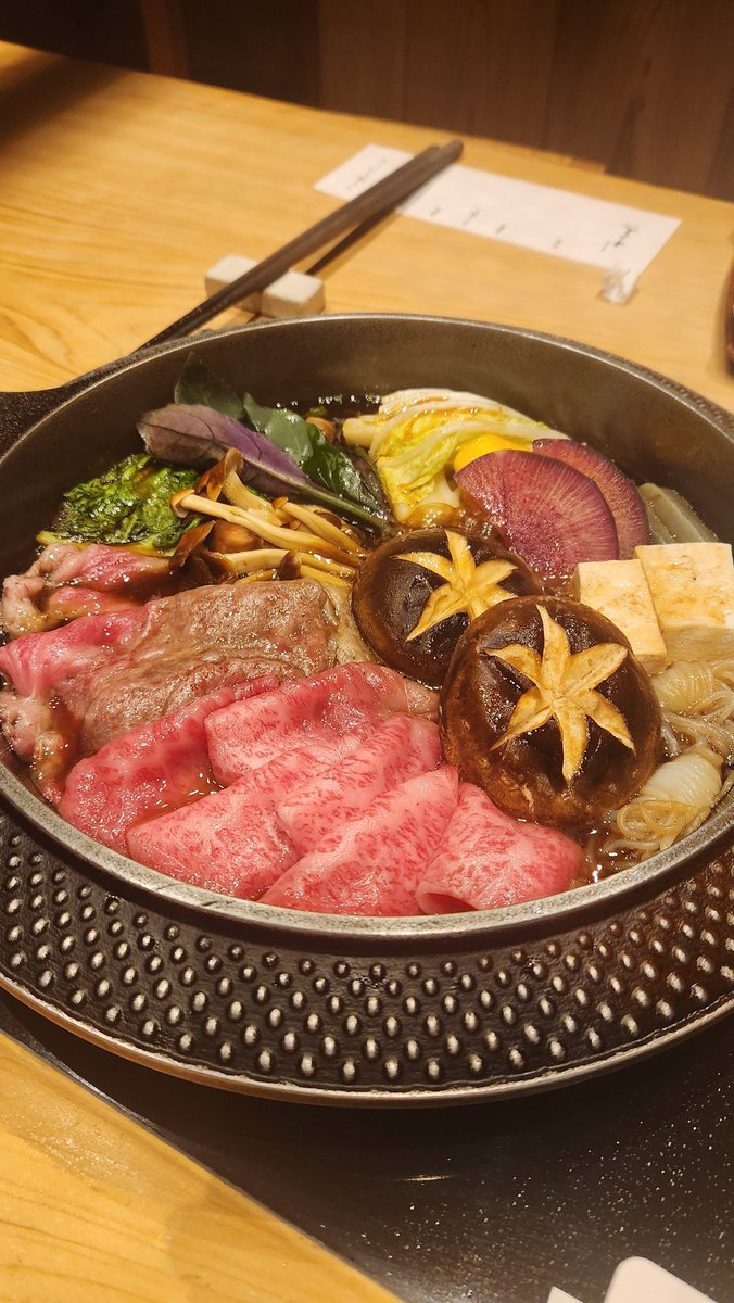 agohige777's tweet photo. 数年振りに十二天来た
すき焼きぃ！ https://t.co/a83gPkNK3W
