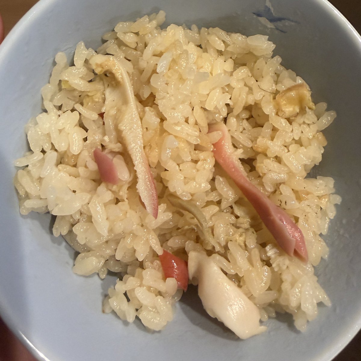eGlobal_inc's tweet photo. 冬の貝の王様こと
ほっき貝が激安だったので

ほっき飯
難易度⭐️⭐️⭐️

1. 解体と下処理 ビビる
2. 米2合として360mlで軽く湯がく
3. 赤色になったほっき貝を刻む
4. 米、貝柱や貝ひも、塩、酒、香り付けの醤油、2.の煮汁で炊く
5. 3. を混ぜ込んで完成

旨味の濃さが予想以上です
食べた方がいい https://t.co/PXWQ54TBEd