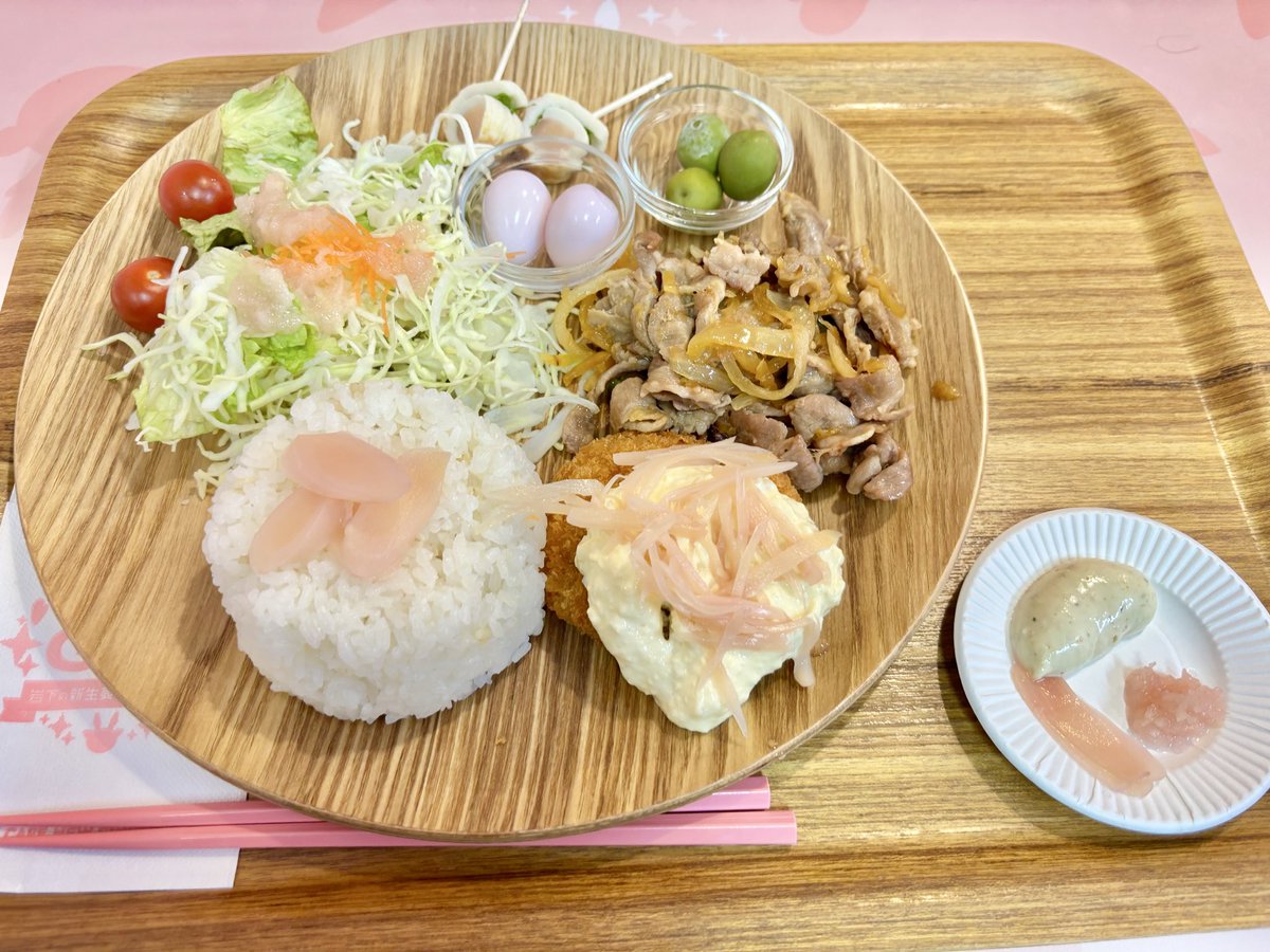 20140802s's tweet photo. ３年前と比べてイワシカちゃんのステージがめちゃくちゃハードで面白くて可愛くて楽しかった😂
カフェメニューも美味しかった〜☺️ https://t.co/H8bgpCLDEm