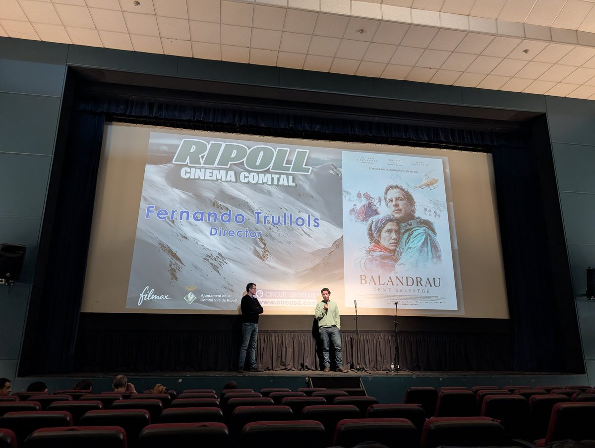 Ahir, a Ripoll, vaig poder gaudir de la pel·lícula #Balandrau presentada per Fernando Trullols, el seu director. Tot un privilegi. Feia temps que no patia i plorava tan intensament amb una pel·lícula. Però, malgrat tot i després de pair-la, vaig sentir-me tremendament feliç. 🧵⬇️