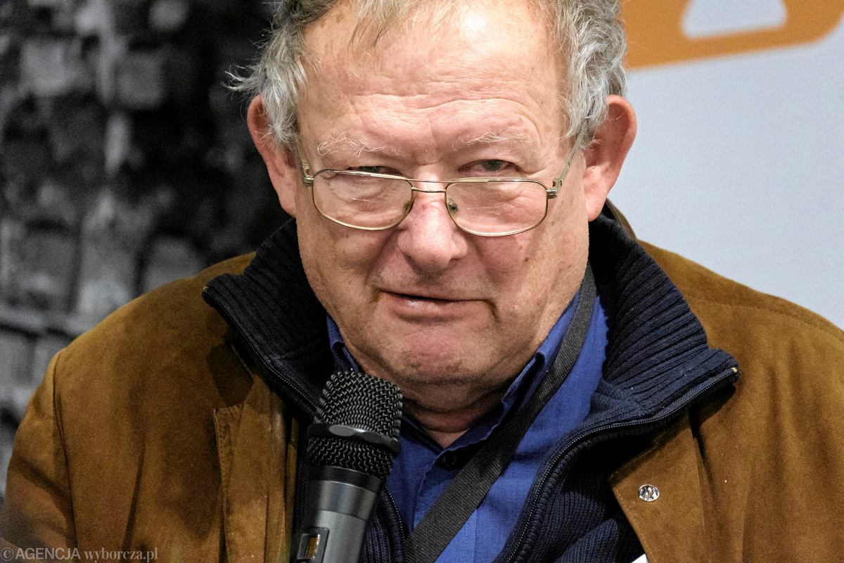 Ja już naprawdę nie mam siły do tych nadętych, infantylnych, przygłupich snobów z Uśmiechniętej Polski.

Czarnek kandydatem na premiera. Nie podoba się? Rozumiem. Ale co robi ta banda? Czy zaczyna jakoś sensownie krytykować ten wybór? Oczywiście nie. A zamiast tego tępy hejt,