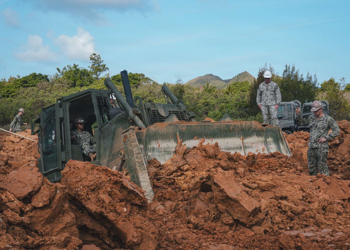 Building  Partnerships, Fortifying Alliances

U.S. Navy Seabees, U.S. Marines and Soldiers from the Japan Ground Self-Defense Force worked side by side to dig fighting positions during Exercise Iron Fist 2026 at Camp Hansen, Okinawa, Japan, Feb. 26, 2026. 

#AlliesAndPartners https://t.co/9NagJBFykV