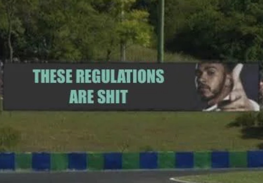 SimracingStyle's tweet photo. @Emmanuel_Moine C'est pas de la F1 le sport est mort
Les batailles en piste ressemblent au dépassement sur F1 Manager https://t.co/Bbu3ZAIAix