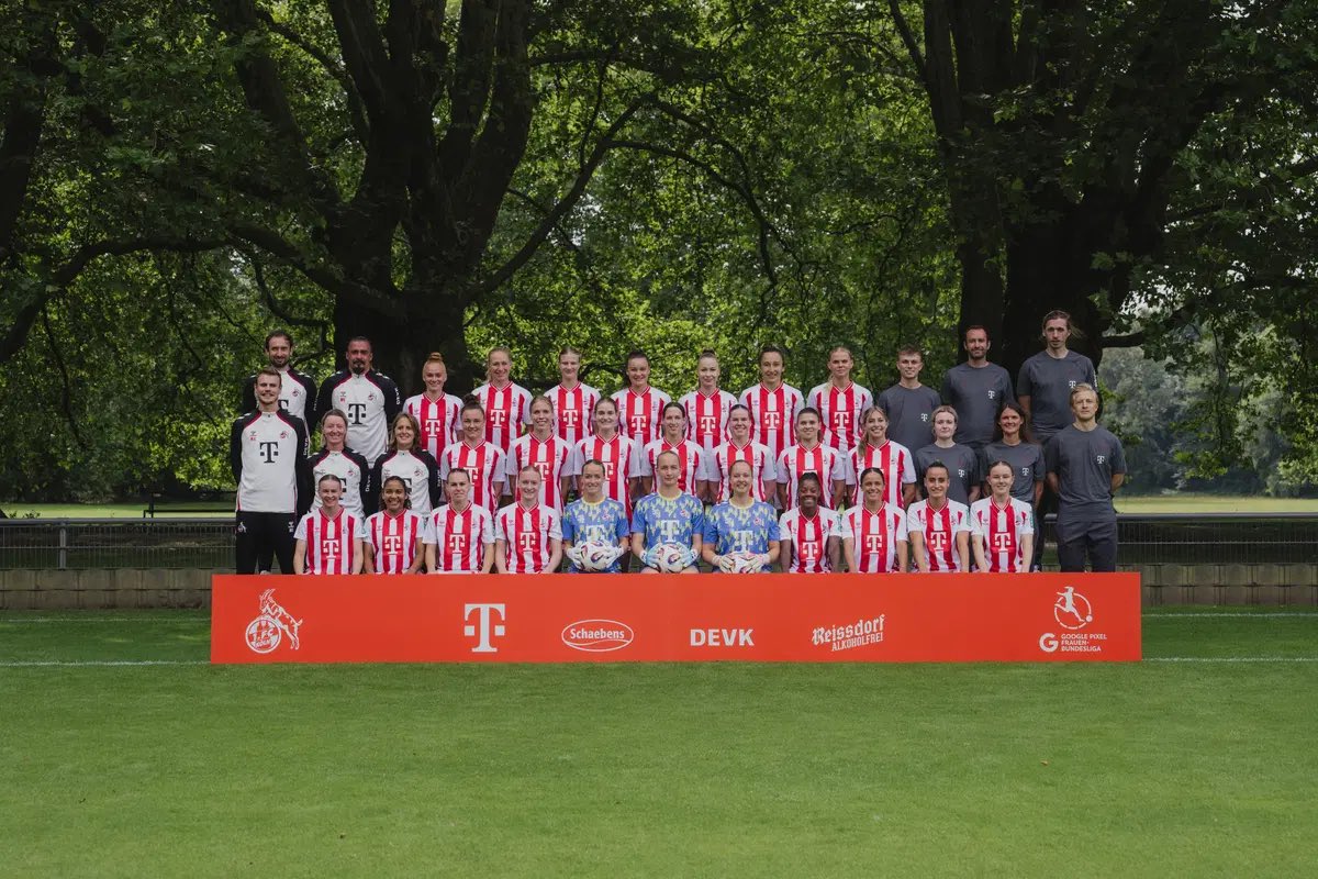 FR_FCKoln's tweet photo. 👸Car elles incarnent elles aussi le cœur battant du 1.FC Köln, de 7 à 77 ans, des tribunes du Mungersdorf jusqu’aux terrains du Franz Kremer Stadion…

👑En cette journée internationale pour les droits des femmes, votre jour, une pensée pour vous mesdames, de Ehrenfeld, Mulheim, de Cologne et de partout ailleurs à travers le monde.

❌L’occasion de rappeler que ici comme ailleurs, le sexisme, la mysoginie, le harcèlement ou les VSS sont un combat du quotidien pour faire de nos tribunes et de nos terrains un lieu pour tous, entièrement tourné vers le jeu.

#InternationalWomensDay #Effzeh