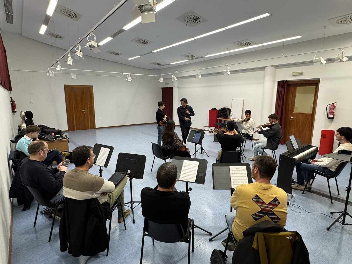AIDOJoseCollado's tweet photo. Este fin de semana 3er Seminario Internacional de Dirección del curso con el maestro Claudio Cohen. Trabajando repertorio clásico y sinfónico, 5a Sinfonía de L.V.Beethoven y 9a Sinfonía de A.Dvorak. https://t.co/k0LDjXZOnD