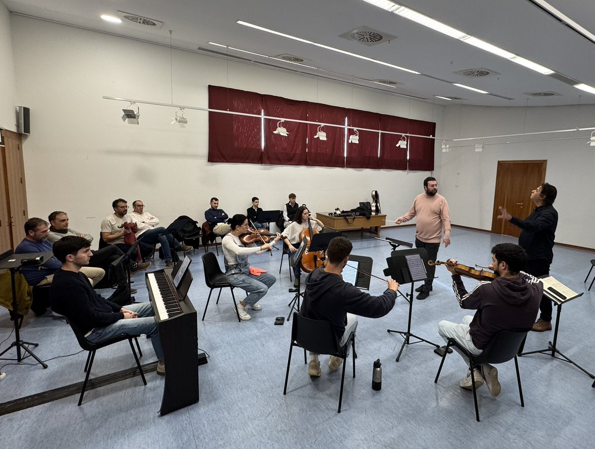 AIDOJoseCollado's tweet photo. Este fin de semana 3er Seminario Internacional de Dirección del curso con el maestro Claudio Cohen. Trabajando repertorio clásico y sinfónico, 5a Sinfonía de L.V.Beethoven y 9a Sinfonía de A.Dvorak. https://t.co/k0LDjXZOnD