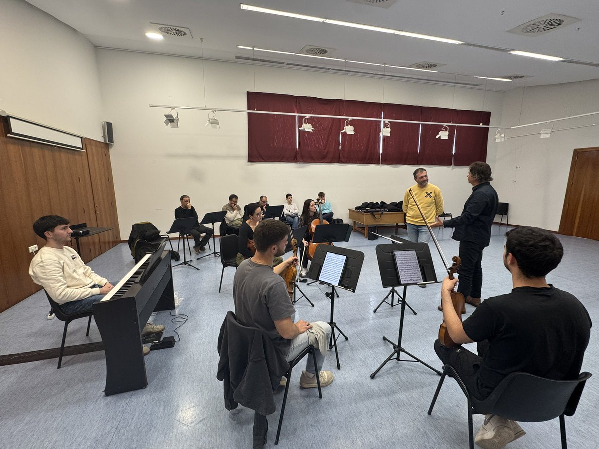 Este fin de semana 3er Seminario Internacional de Dirección del curso con el maestro Claudio Cohen. Trabajando repertorio clásico y sinfónico, 5a Sinfonía de L.V.Beethoven y 9a Sinfonía de A.Dvorak.