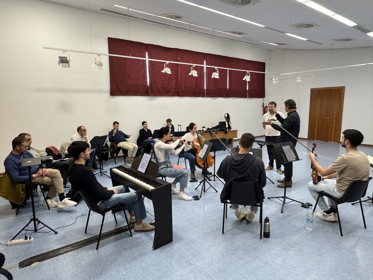 AIDOJoseCollado's tweet photo. Este fin de semana 3er Seminario Internacional de Dirección del curso con el maestro Claudio Cohen. Trabajando repertorio clásico y sinfónico, 5a Sinfonía de L.V.Beethoven y 9a Sinfonía de A.Dvorak. https://t.co/k0LDjXZOnD