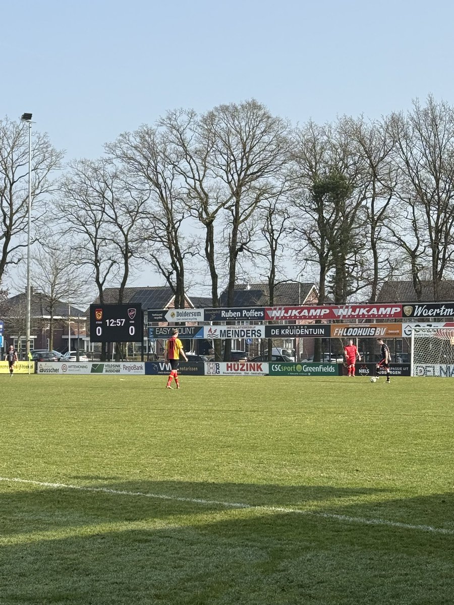 ‘13 minuten op de klok! Een fel STEVO en prima voetballend VIOD! Thijs had hem op de schoen, keeper blijkt een sta in de weg. 0-0 nog.