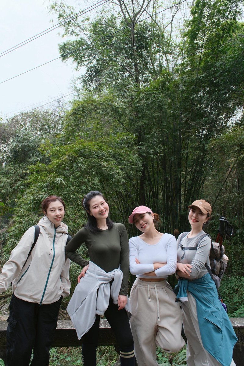lnln798182's tweet photo. 心有山海 ，静而不争

做自己的主人，感受时间的美好

#LibertyCatNFT #NFT #互fo https://t.co/MFPVzQbLyv