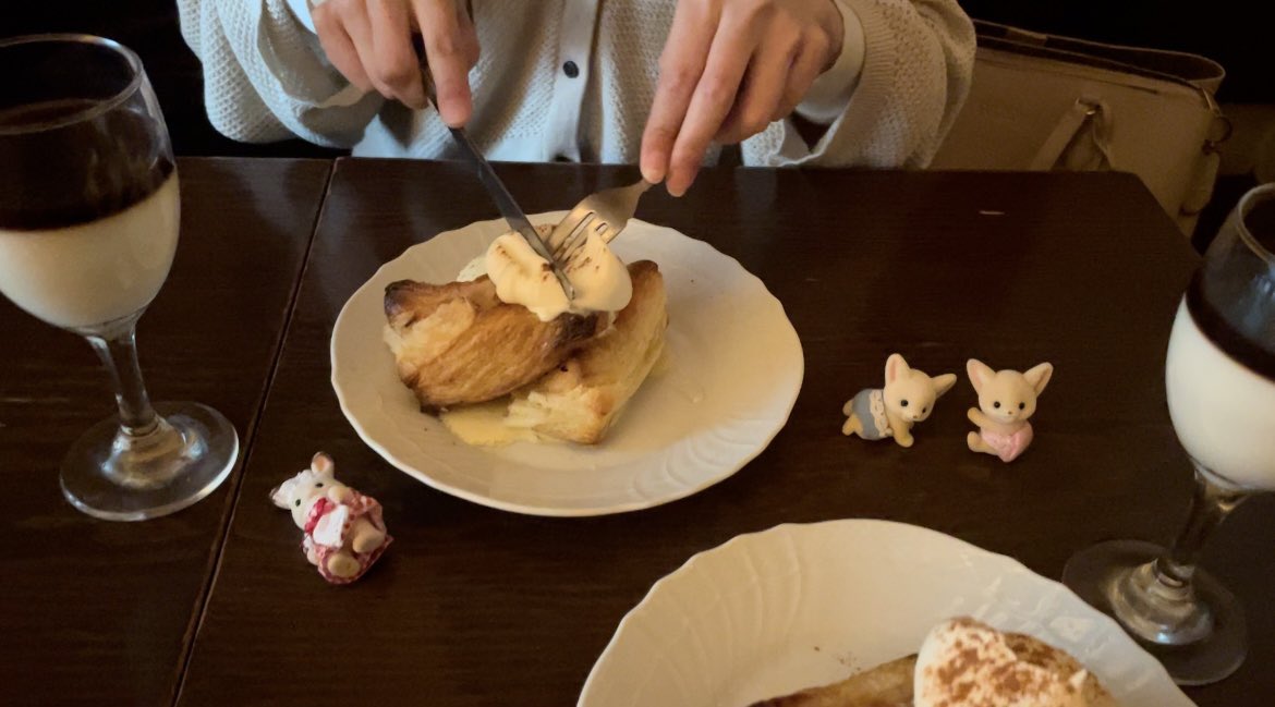 ta_rakochi's tweet photo. ここのアップルパイ好きすぎて今日で3回目の来店✧*｡ https://t.co/FuuJNyYytt