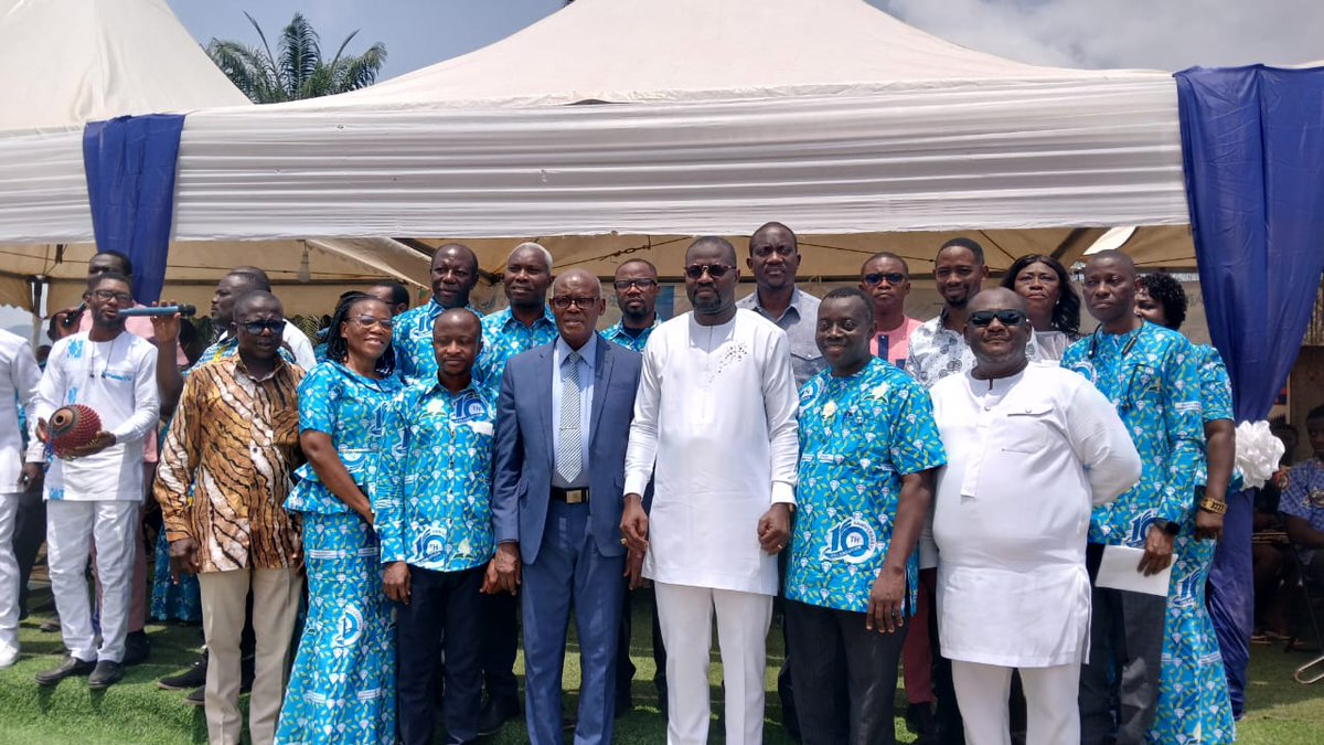 NanaKay6334's tweet photo. Yesterday, Hon. @FAnnohDompreh donated 500 bags of cement and GH¢10,000 to the Seventh-day Adventist (SDA) Church in Nsawam-Adoagyiri, in advancing their conference center project.
#LeadershipWithAction
#DomprehCares #Victory2028 https://t.co/fCgAjPQDax