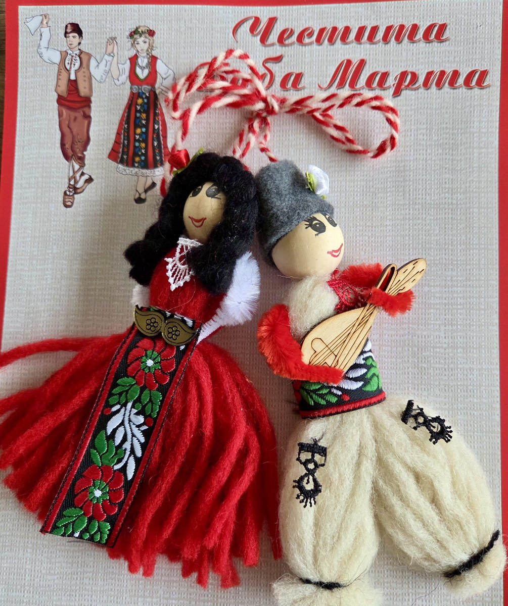 Van mijn Bulgaarse familie een Martenitsa ontvangen. Een Martenitsa is een oude Bulgaarse traditie. Op 1 maart wordt het begin vd lente gevierd. Men geeft familie/vrienden een Martenitsa, teken van een nieuw begin. De kleuren rood en wit staan symbool voor gezondheid en geluk.