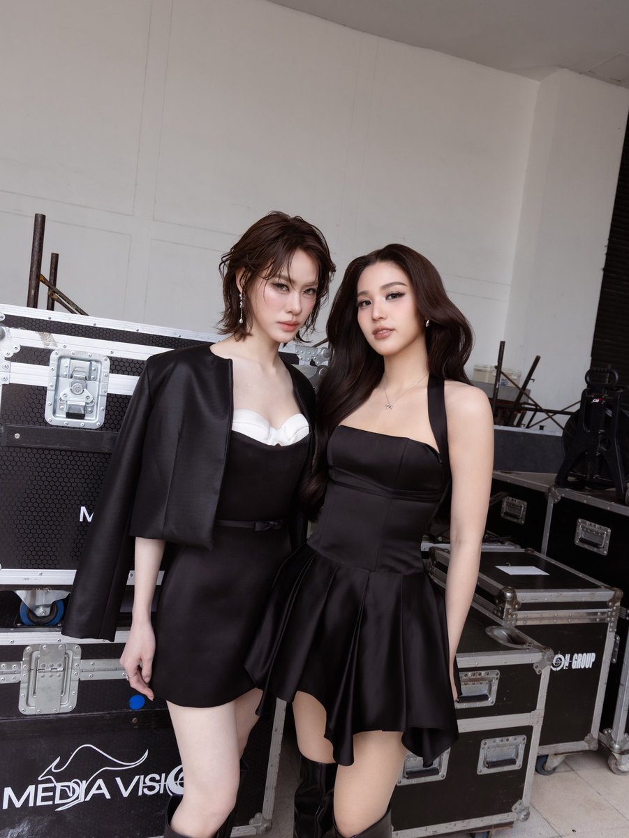 IT'S LOVE SESSION TIME🦋🎶

Buy Live Streaming Tickets 👉🏻 shorturl.asia/ReH0h

#EmiBonnieLoveSessionD2 
<a href="/emiamily/">เอหมี</a> <a href="/beonnnie/">bonny</a>