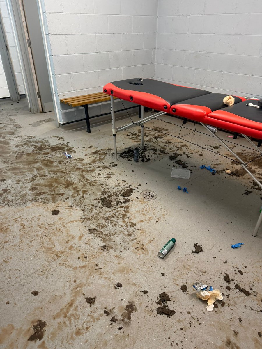 philcooper_PA's tweet image. Nice of our volunteers to walk into this today, absolutely no class at all! Boot cleaning stations outside nah rather wash em in the showers, folk work so hard for no financial gain to come to this. Always say don’t mind mud and don’t brush as it drags but the rest..embarrassing