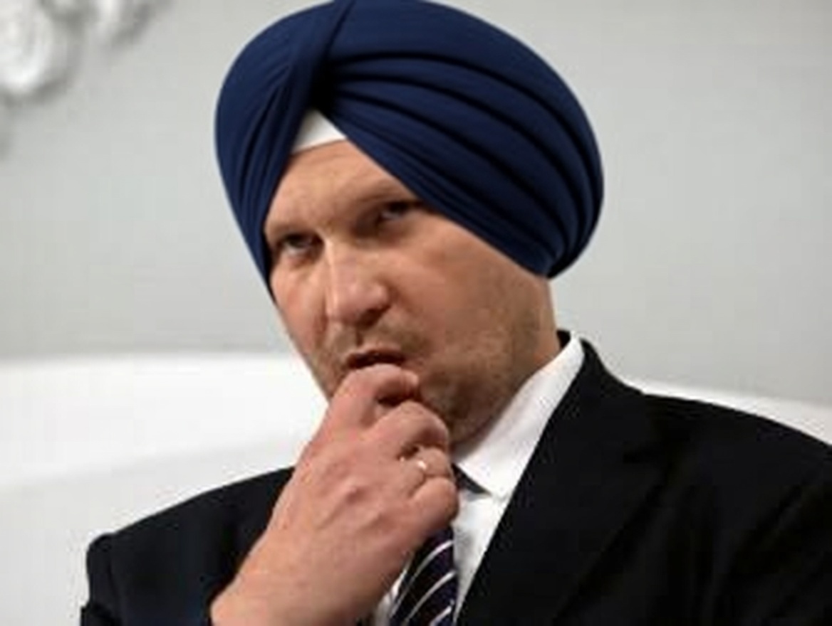 OZE sroze mówi Czarnek, ale węglem domu nie ogrzewa tylko panelami fotowoltaicznymi. Taki paradoks.