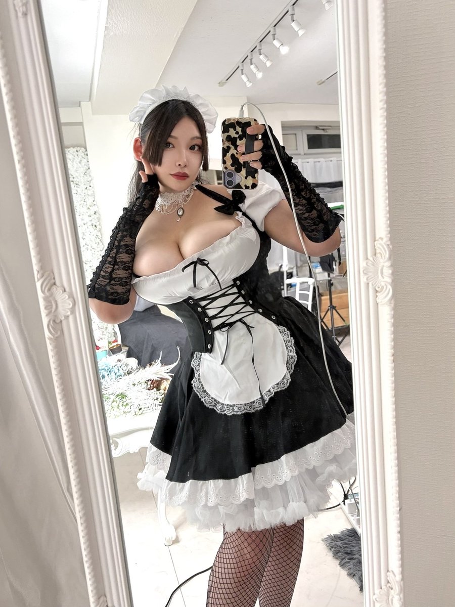 nightrolling_'s tweet photo. むちむちメイドさん https://t.co/rtBMji5OBP