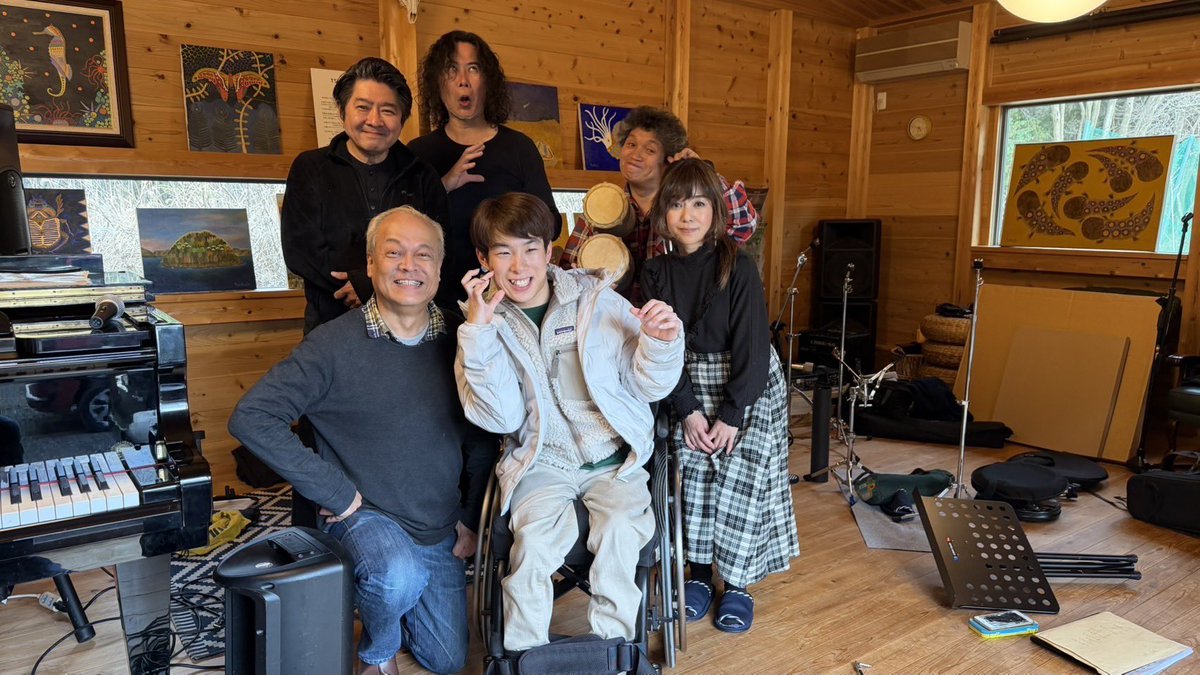 TWheelchairboy's tweet photo. みんなヤッホー✨今日は、ワンマンライブのリハでした🎶豪華メンバーの演奏で歌えるのが幸せー😊本番頑張るぞ💪
 #関本泰輝 https://t.co/KevfSiBezc